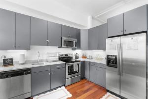 Lush Savannah Loft - Near Plant Riverside District