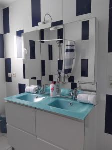 Maisons de vacances Maison spacieuse avec piscine et jardin : photos des chambres