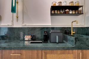 Athens Marbles-Classic suite