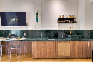 Athens Marbles-Classic suite