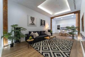 Luxury Apartment 6 Bedroom in Downtown by TuriVida