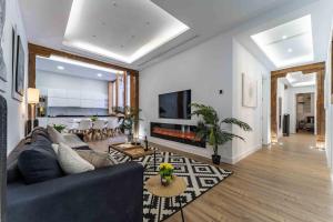 Luxury Apartment 6 Bedroom in Downtown by TuriVida