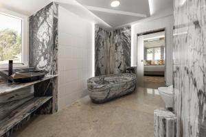 Lagoon & Deluxe Villa