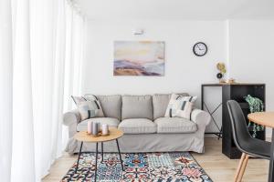 NEW!Charming 2bd apt close to center and natural beach