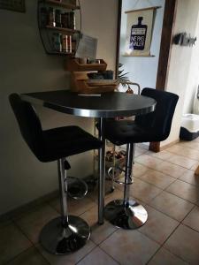Sejours chez l'habitant Chambres a St Loup-Marseille : Chambre Double avec Salle de Bains Commune