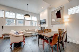 Large Condo with Outdoor Deck in Historic Chicago District home