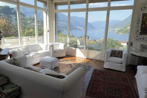 Lake Como and Hills View