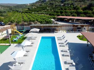 ID Holiday Living