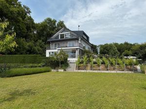 Fewo Müller mit See- und Bergblick - 4hvězdičkové hotely ve městě Friedrichshafen