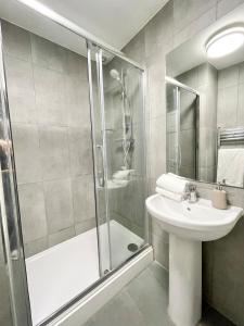 Vibrant room in Soho 3