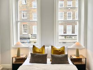 Vibrant room in Soho 3