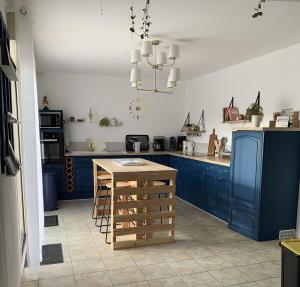 Maisons de vacances Gite de Groupe Aux Instants Partages : Maison 6 Chambres