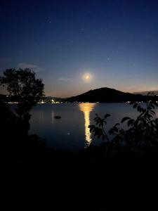 Exklusiver Seetraum am Attersee direkt am See