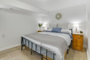 2 Mi to Logan Square Pet-Friendly Urban Oasis!