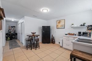 Beachside Cabana Walk to Beach Dog Friendly