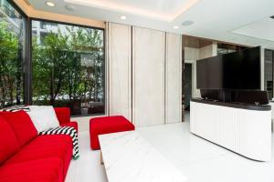 Modern Luxury Poolhaus with Lift