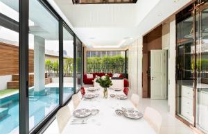 Modern Luxury Poolhaus with Lift