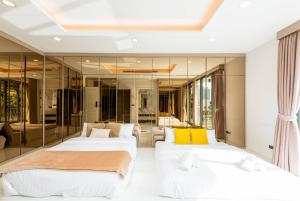 Modern Luxury Poolhaus with Lift