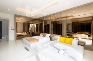 Modern Luxury Poolhaus with Lift