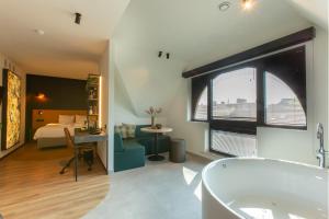 Bubble Room room in Ariane Hotel