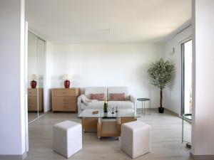 Apartment Seaside View-1 by Interhome