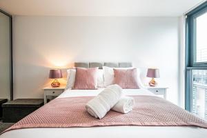 iQuarter Apartment - City Centre - Free Secure Parking, Self-Check-In, Fast Wifi and Smart TV by Yoko Property