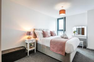 iQuarter Apartment - City Centre - Free Secure Parking, Self-Check-In, Fast Wifi and Smart TV by Yoko Property