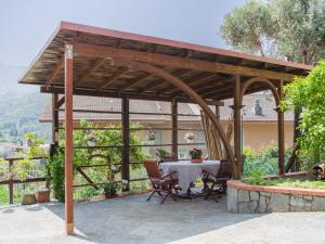Apartment Il Caprifoglio by Interhome