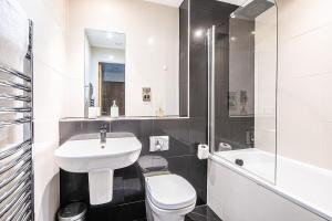 iQuarter Apartment - City Centre - Free Secure Parking, Self-Check-In, Fast Wifi and Smart TV by Yoko Property