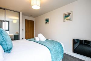 iQuarter Apartment - City Centre - Free Secure Parking, Self-Check-In, Fast Wifi and Smart TV by Yoko Property