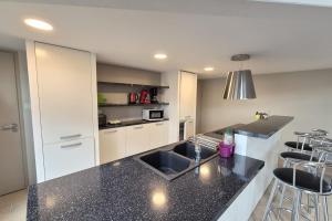 Maisons de vacances Charming duplex house in Grosbreuil : photos des chambres