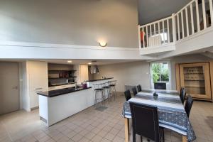 Maisons de vacances Charming duplex house in Grosbreuil : photos des chambres