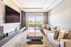 Luxurious 3BR by to the pool