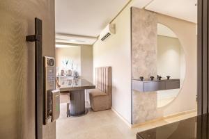 Luxurious 3BR by to the pool