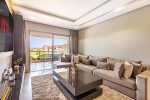 Luxurious 3BR by to the pool