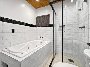 Pousada em Campos do Jordão - Centro comercial - WiFi - Frigobar