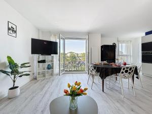 Apartment Les Roches by Interhome