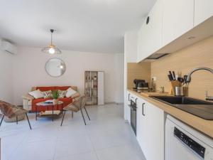 Apartment 151 Bay Street-1 by Interhome