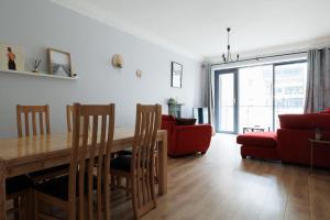 GuestReady - Modern Docklands retreat in Dublin