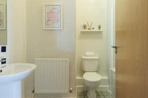 GuestReady - Modern Docklands retreat in Dublin
