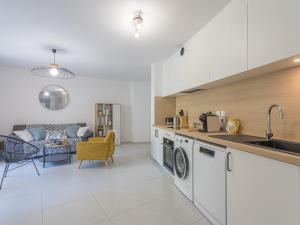 Apartment 151 Bay Street-2 by Interhome