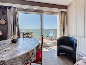 Apartment Le Sextant by Interhome