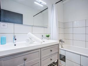 Maisons de vacances Holiday Home La Grange by Interhome : photos des chambres