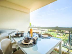 Apartment Cannes Parc-2 by Interhome