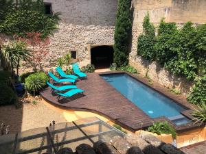 Maisons d'hotes CHAMBRE DANS MAISON DU XVII eme PISCINE BILLARD CHEMINEE : photos des chambres