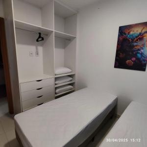Apartamento novo a 350 m da praia das Toninhas em Ubatuba - 2 dormitórios sendo 1 suite, piscina, varanda gourmet com churrasqueira, ar condicionado, cozinha completa, garagem privativa