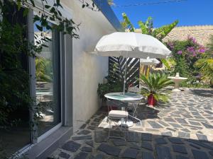 Le patio du port