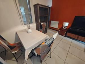 T2 COMPLET BLOIS Centre 38 M2-Parking et linge inclus