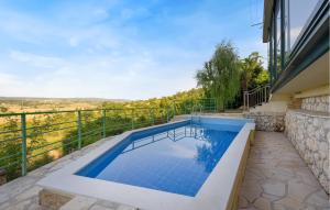 Awesome Home In Mirlovic Polje