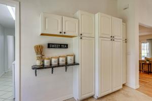 Screened Pool and Grill Sunny Sarasota Stay!